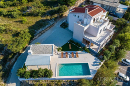 BEAUTIFUL APARTMENT HOUSE WITH SEA VIEW – NOVIGRAD property for sale