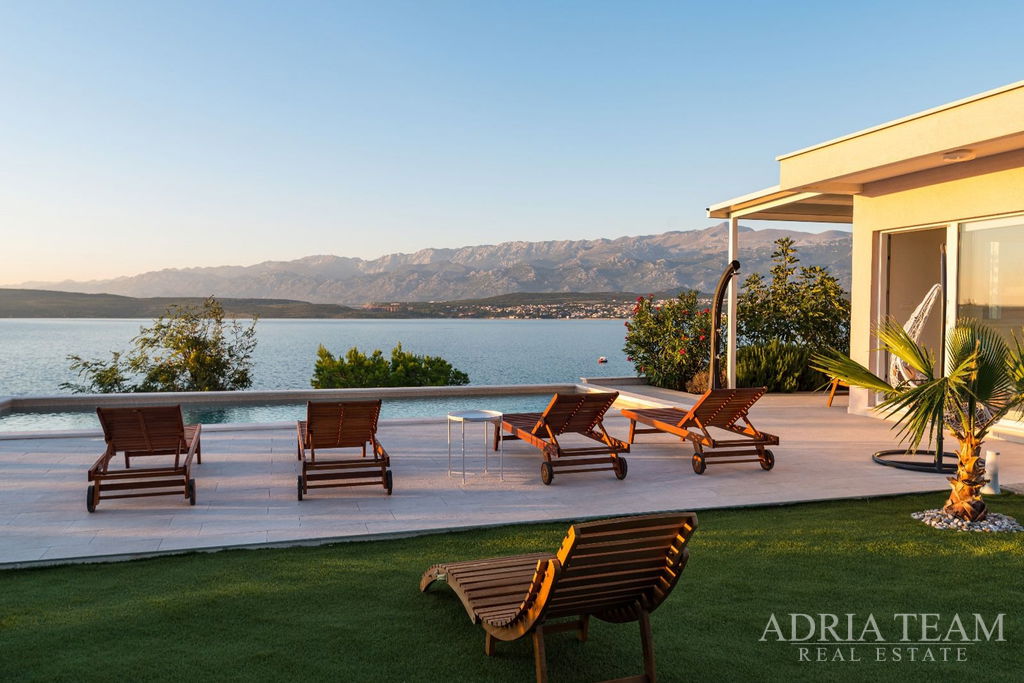 BEAUTIFUL APARTMENT HOUSE WITH SEA VIEW – NOVIGRAD