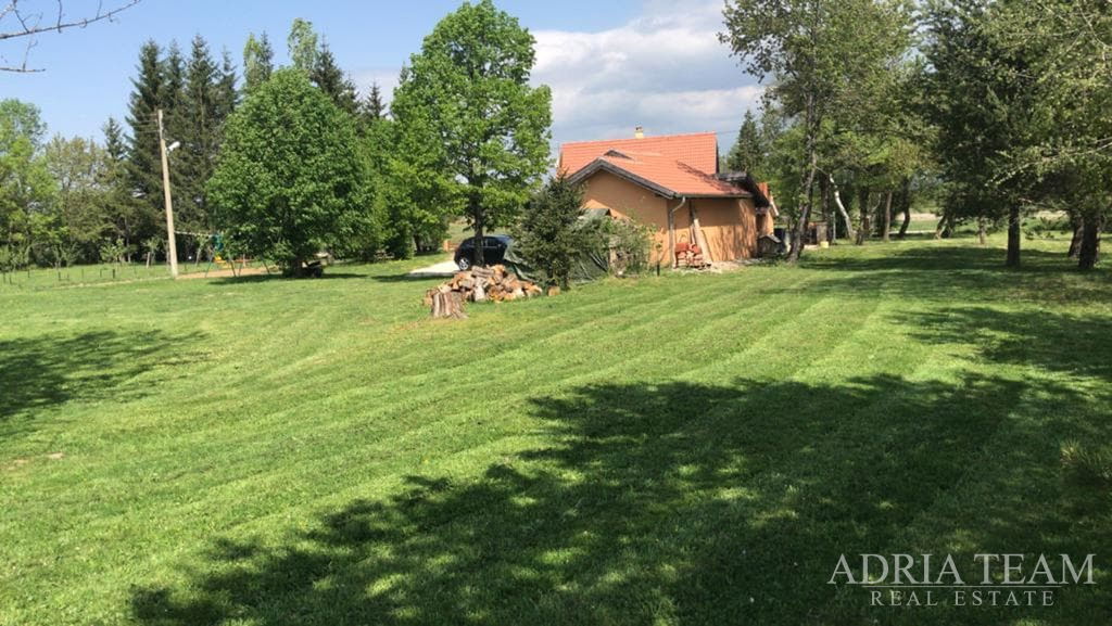 LUXURY VILLA WITH HEATED POOL ON A 10,000 m² ESTATE – KRUŠKOVAC, GOSPIĆ
