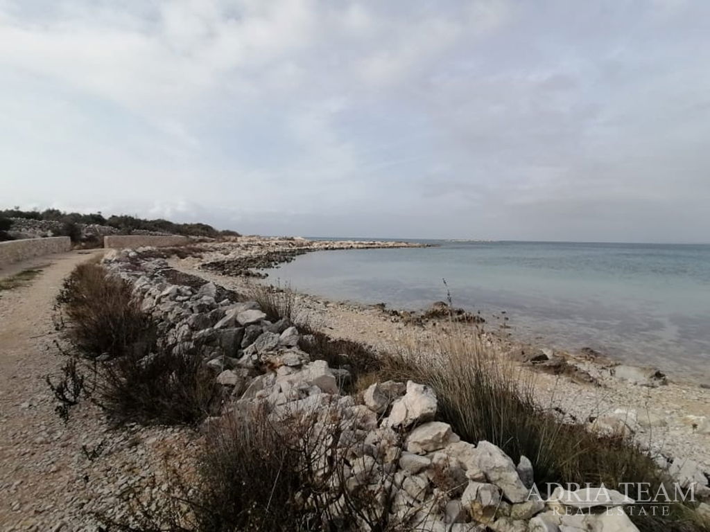 LAND, SPORTS AND RECREATIONAL ZONE, FIRST ROW TO THE SEA - KOLAN,PAG