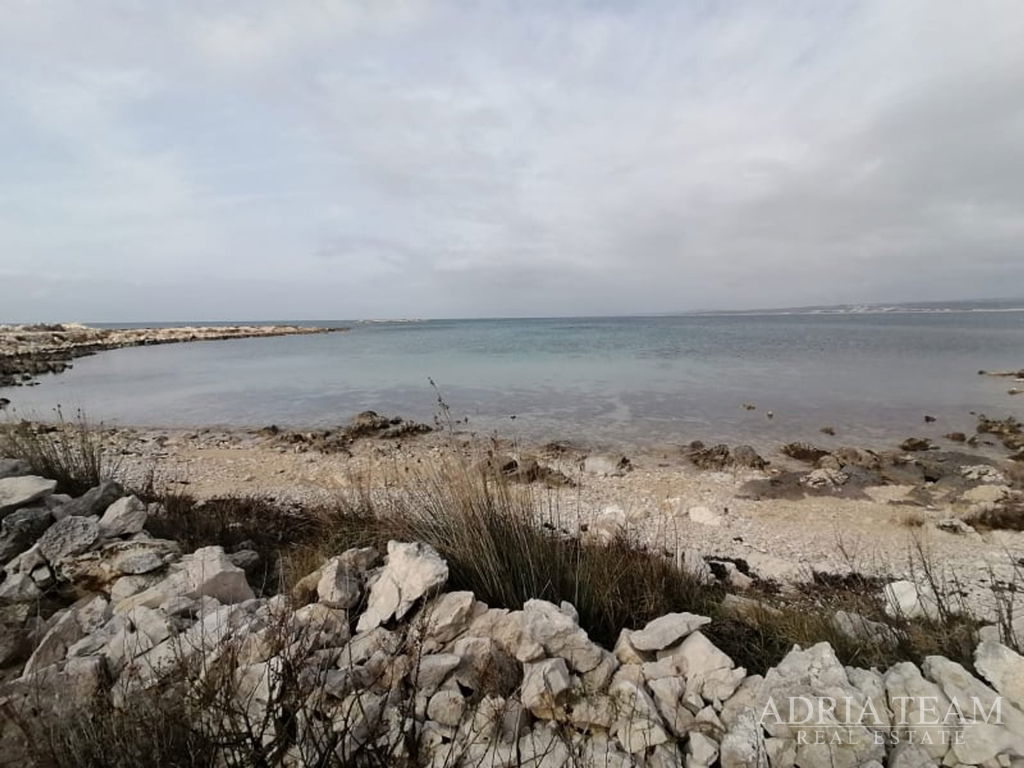 LAND, SPORTS AND RECREATIONAL ZONE, FIRST ROW TO THE SEA - KOLAN,PAG