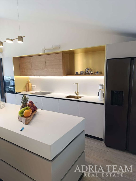 DUPLEX APARTMENT – 122m2 – 20m FROM THE SEA – POVLJANA, PAG