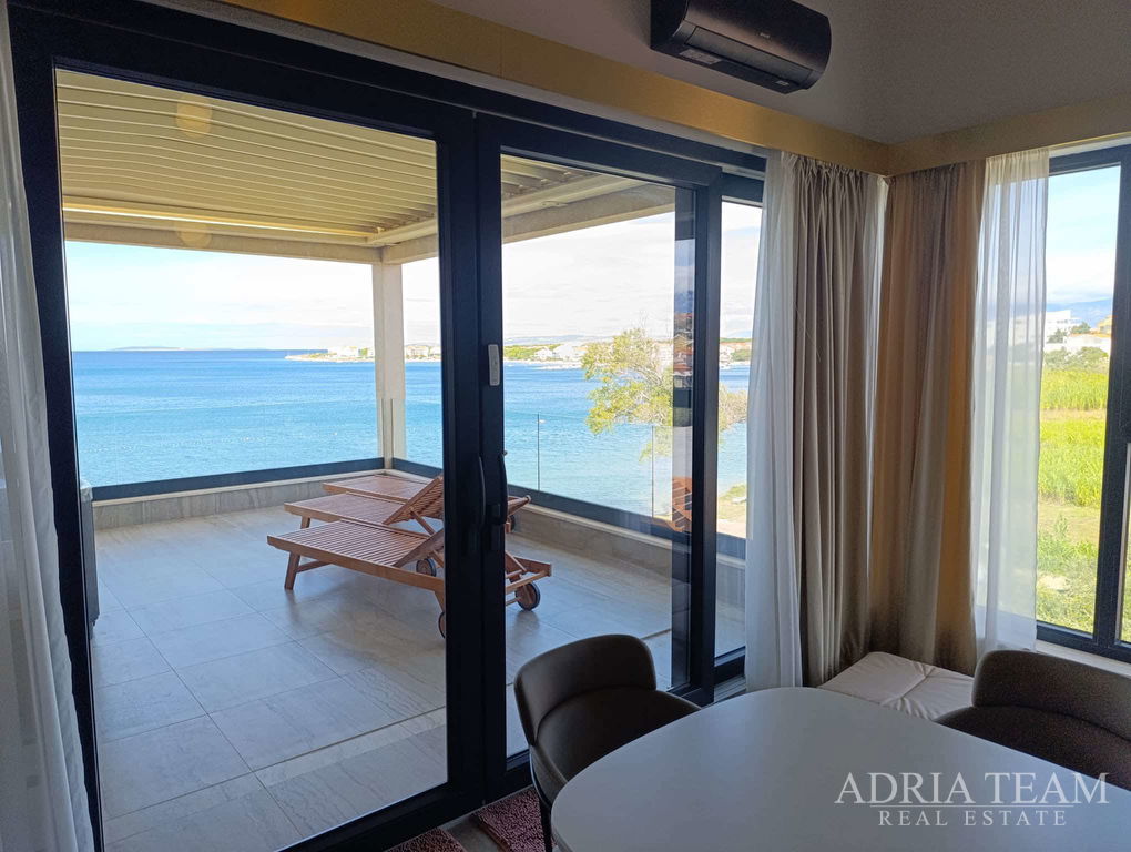 DUPLEX APARTMENT – 122m2 – 20m FROM THE SEA – POVLJANA, PAG