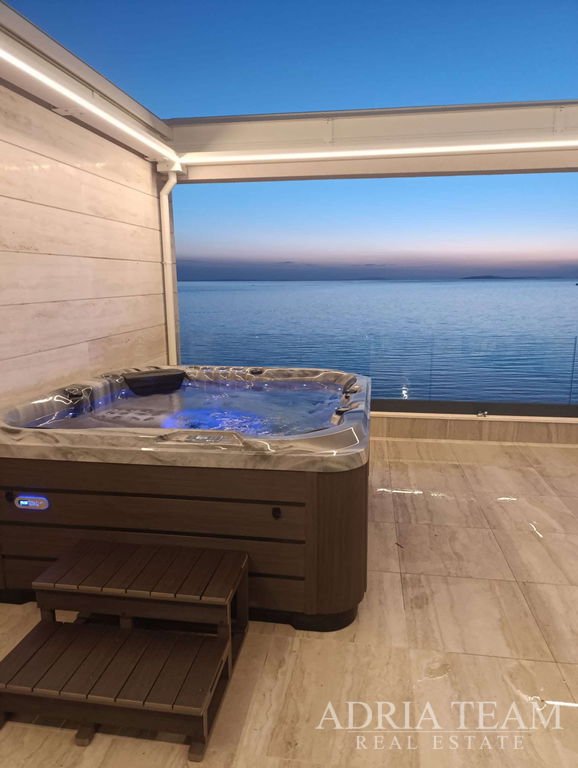 DUPLEX APARTMENT – 122m2 – 20m FROM THE SEA – POVLJANA, PAG