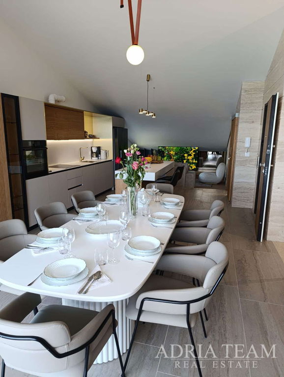 DUPLEX APARTMENT – 122m2 – 20m FROM THE SEA – POVLJANA, PAG