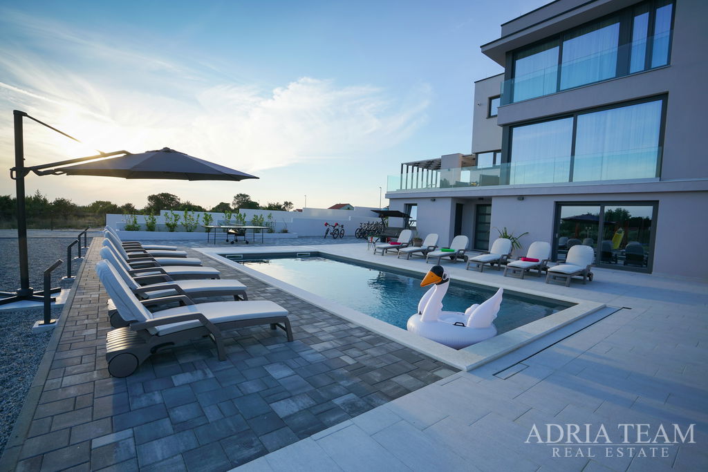 LUXURIOUSLY FURNISHED VILLA WITH A POOL AND LARGE GROUNDS - POLJICA BRIG, ZADAR