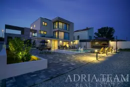 LUXURIOUSLY FURNISHED VILLA WITH A POOL AND LARGE GROUNDS - POLJICA BRIG, ZADAR property for sale