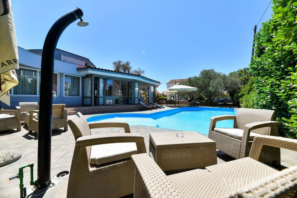 HOTEL COMPLEX WITH RESTAURANT AND ESTABLISHED TOURISM BUSINESS, SUKOŠAN - ZADAR