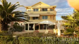 FOUR-ROOM APARTMENT, FIRST ROW TO THE SEA - PRIVLAKA, ZADAR property for sale