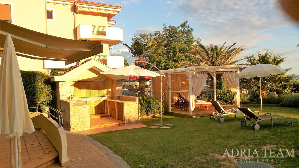 FOUR-ROOM APARTMENT, FIRST ROW TO THE SEA - PRIVLAKA, ZADAR