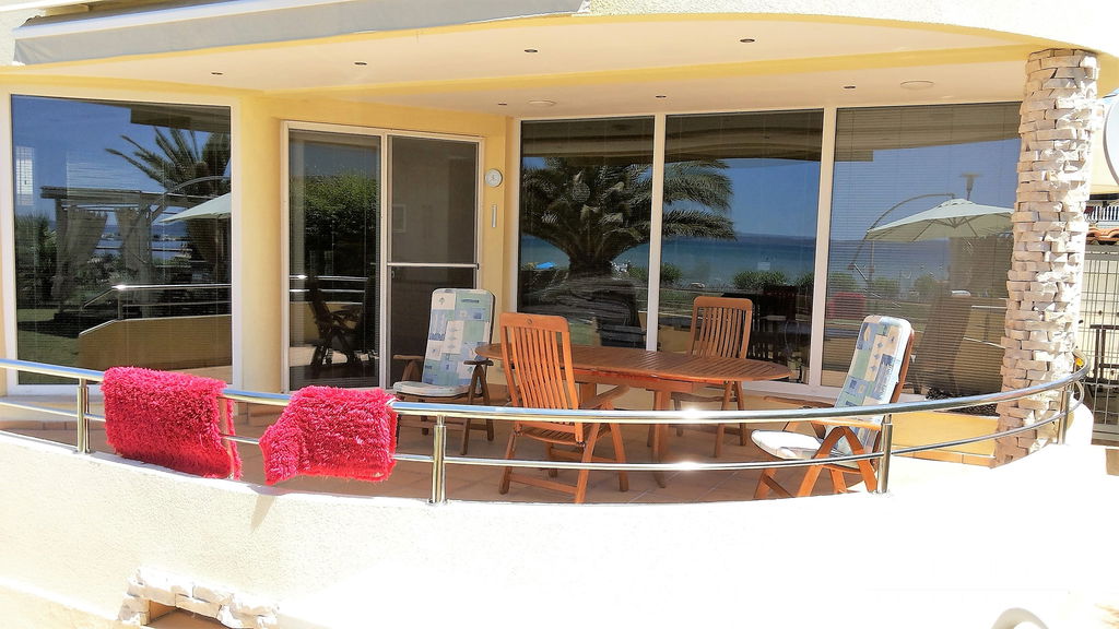 FOUR-ROOM APARTMENT, FIRST ROW TO THE SEA - PRIVLAKA, ZADAR