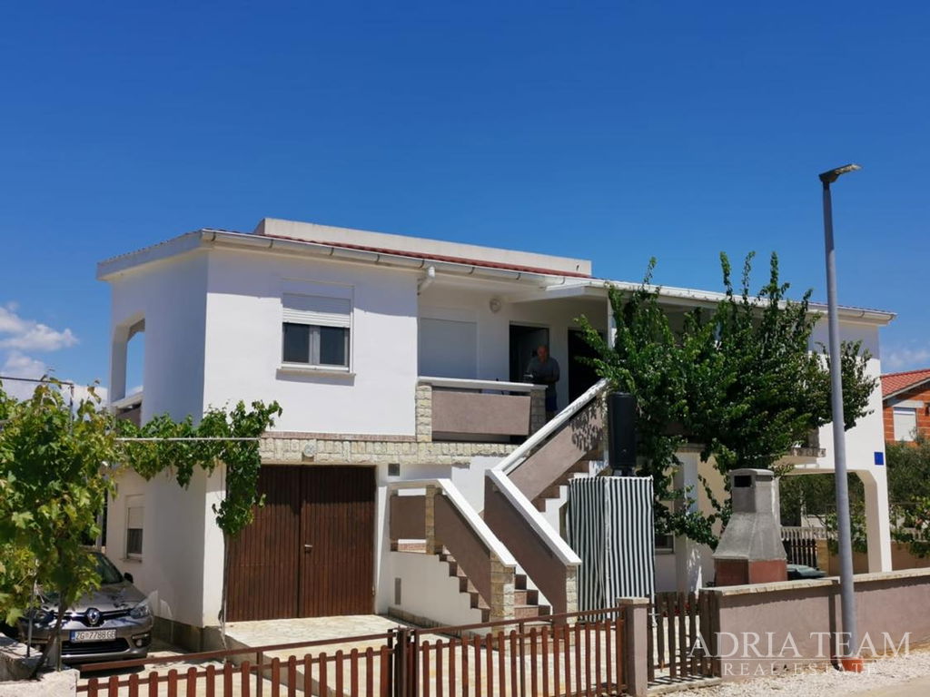 HOUSE WITH 3 RESIDENTIAL UNITS AND GARDEN -  VIR, ZADAR