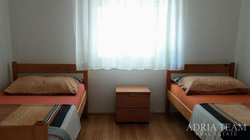 HOUSE WITH 3 RESIDENTIAL UNITS AND GARDEN -  VIR, ZADAR