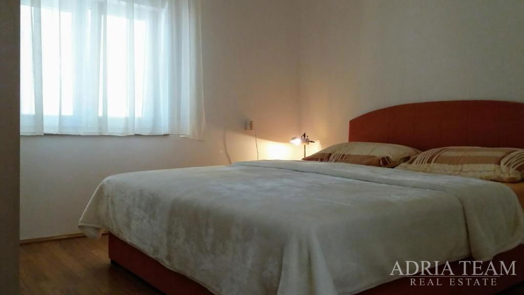 HOUSE WITH 3 RESIDENTIAL UNITS AND GARDEN -  VIR, ZADAR