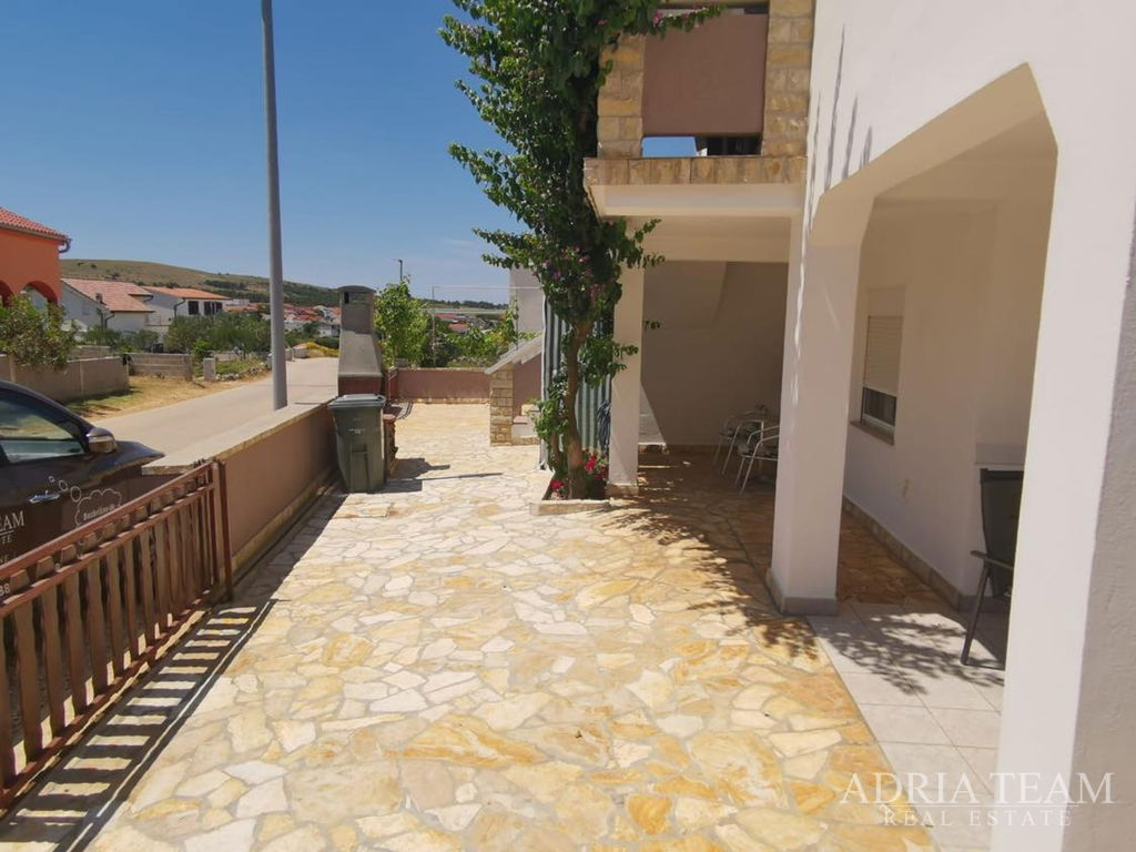 HOUSE WITH 3 RESIDENTIAL UNITS AND GARDEN -  VIR, ZADAR