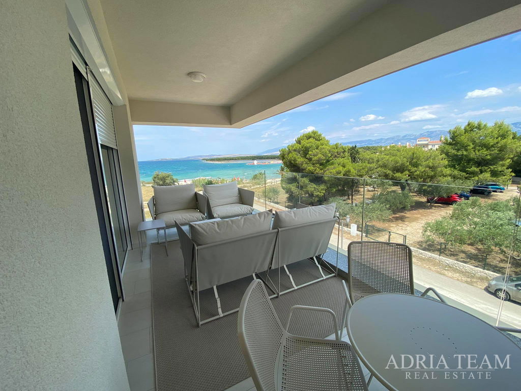 APARTMENT WITH 3 BEDROOMS, FIRST LINE TO THE SEA, POVLJANA - PAG