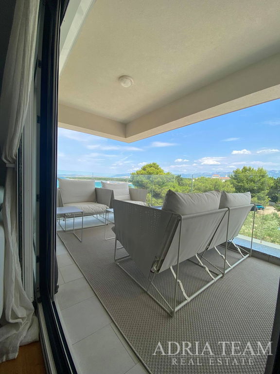 APARTMENT WITH 3 BEDROOMS, FIRST LINE TO THE SEA, POVLJANA - PAG