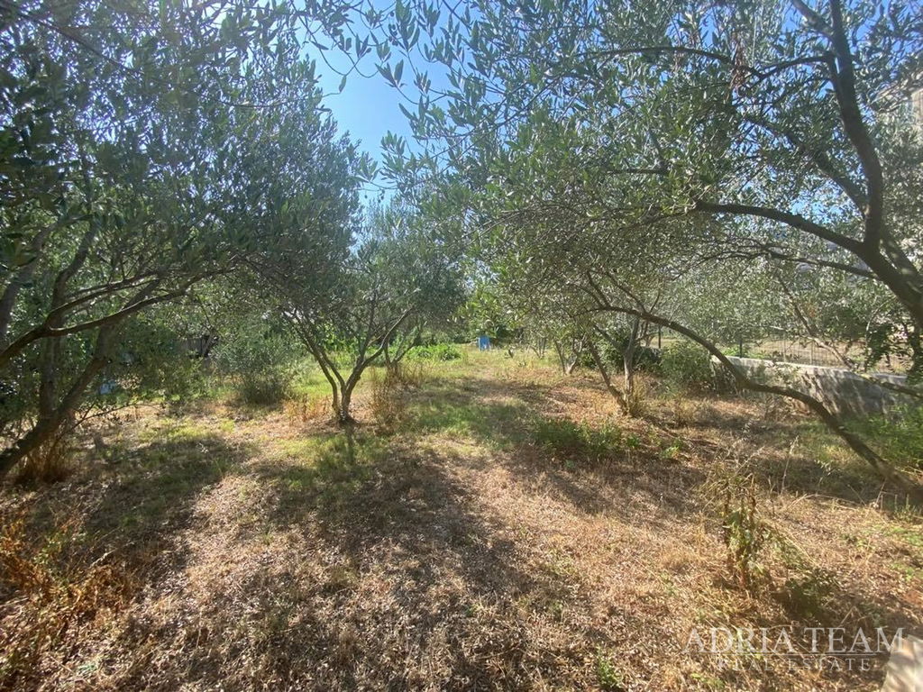 BUILDING LAND 350 m FROM THE SEA, ZADAR