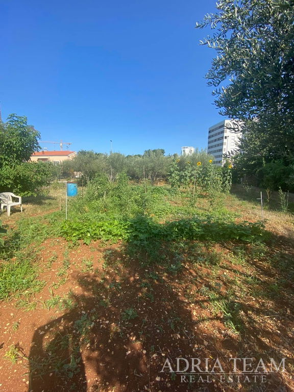BUILDING LAND 350 m FROM THE SEA, ZADAR