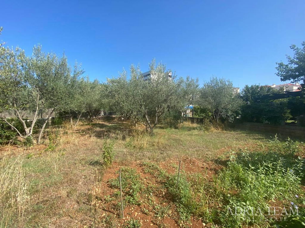 BUILDING LAND 350 m FROM THE SEA, ZADAR