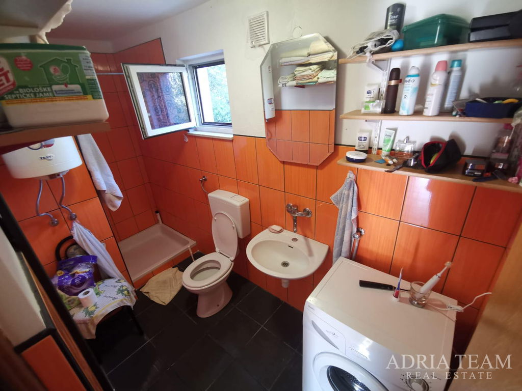 ATTRACTIVE HOUSE WITH 2 RESIDENTIAL UNITS – VIR