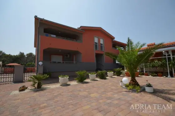 DETACHED HOUSE WITH 5 APARTMENTS, 200 m FROM THE SEA, VIR - ZADAR property for sale