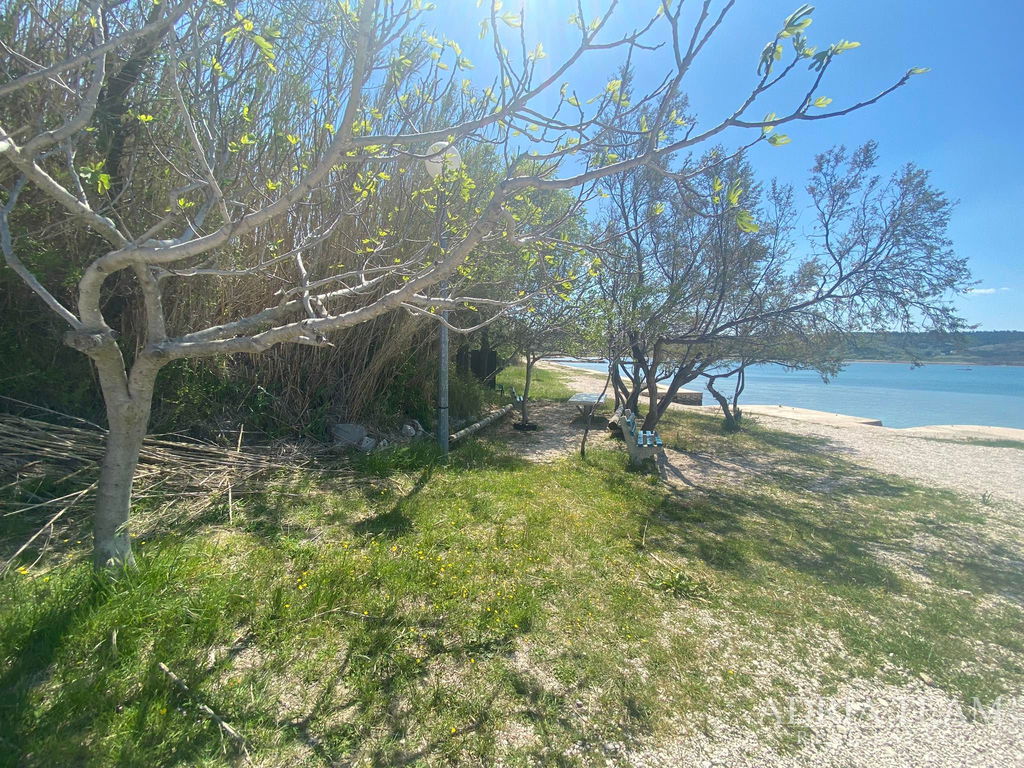 ATTRACTIVE BUILDING PLOT 1362 m² – FIRST ROW TO THE SEA – RAŽANAC, RTINA