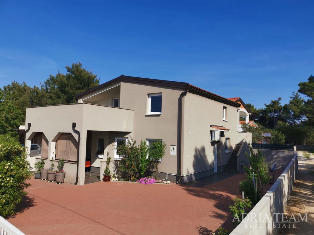 ATTRACTIVE APARTMENT HOUSE WITH 3 UNITS – VIR