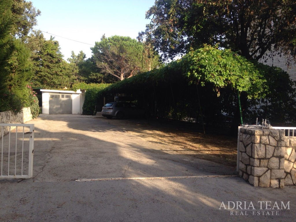 ATTRACTIVE APARTMENT HOUSE 100 m FROM THE SEA – NOVALJA, PAG