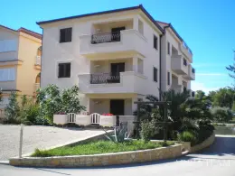 ATTRACTIVE HOTEL WITH TAVERN AND ROOFTOP TERRACE – FIRST ROW TO THE SEA – SUKOŠAN property for sale