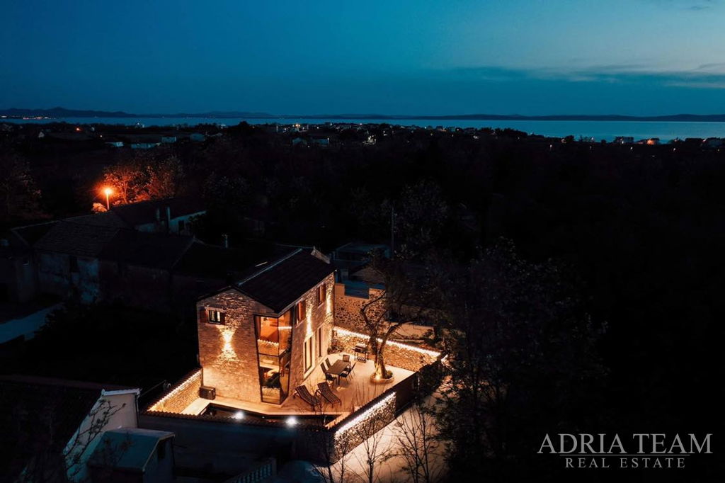 STONE HOUSE WITH A POOL, 500 M FROM THE SEA -  PRIVLAKA, ZADAR