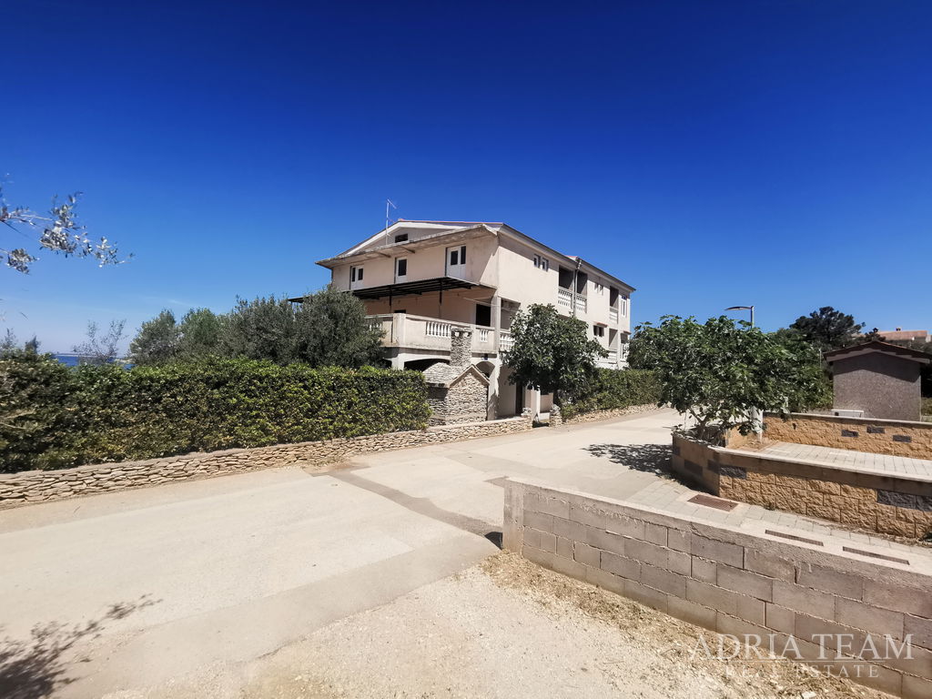 HOUSE WITH 4 APARTMENTS – 50 M FROM THE SEA -  POVLJANA, PAG
