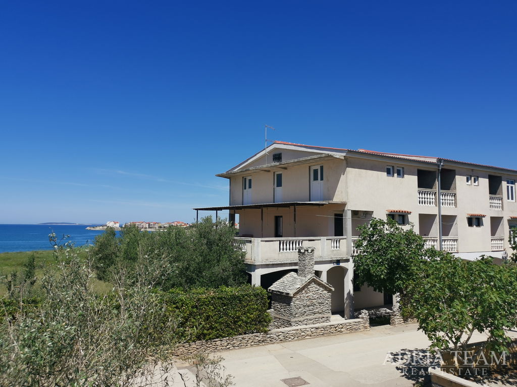 HOUSE WITH 4 APARTMENTS – 50 M FROM THE SEA -  POVLJANA, PAG