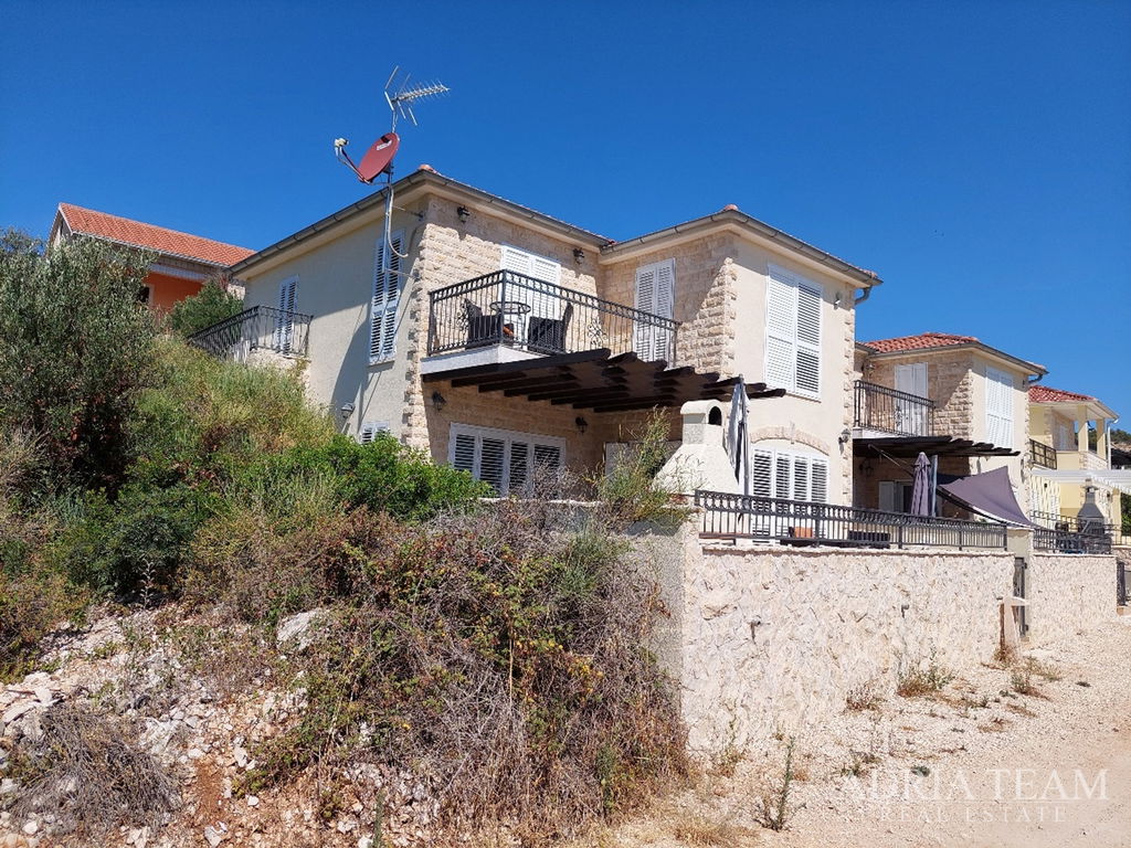 VILLA – 5 m FROM THE SEA – EXCELLENT LOCATION – ROGOZNICA