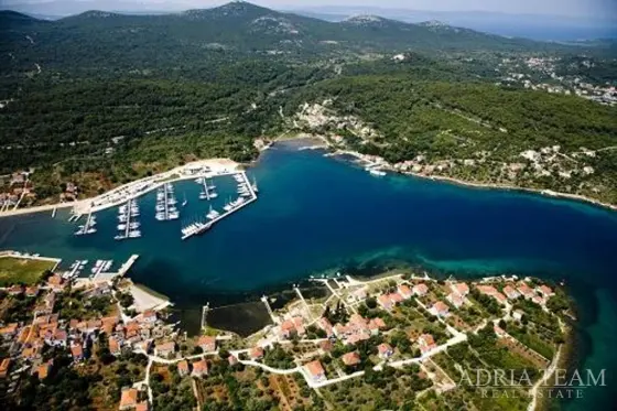 BUILDING PLOT, 90m FROM THE SEA - SUTOMIŠĆICA, UGLJAN property for sale