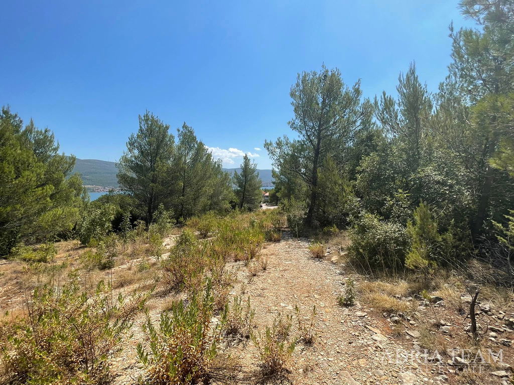 BUILDING LAND WITH SEA VIEW – EXCELLENT LOCATION – PRIDRAGA
