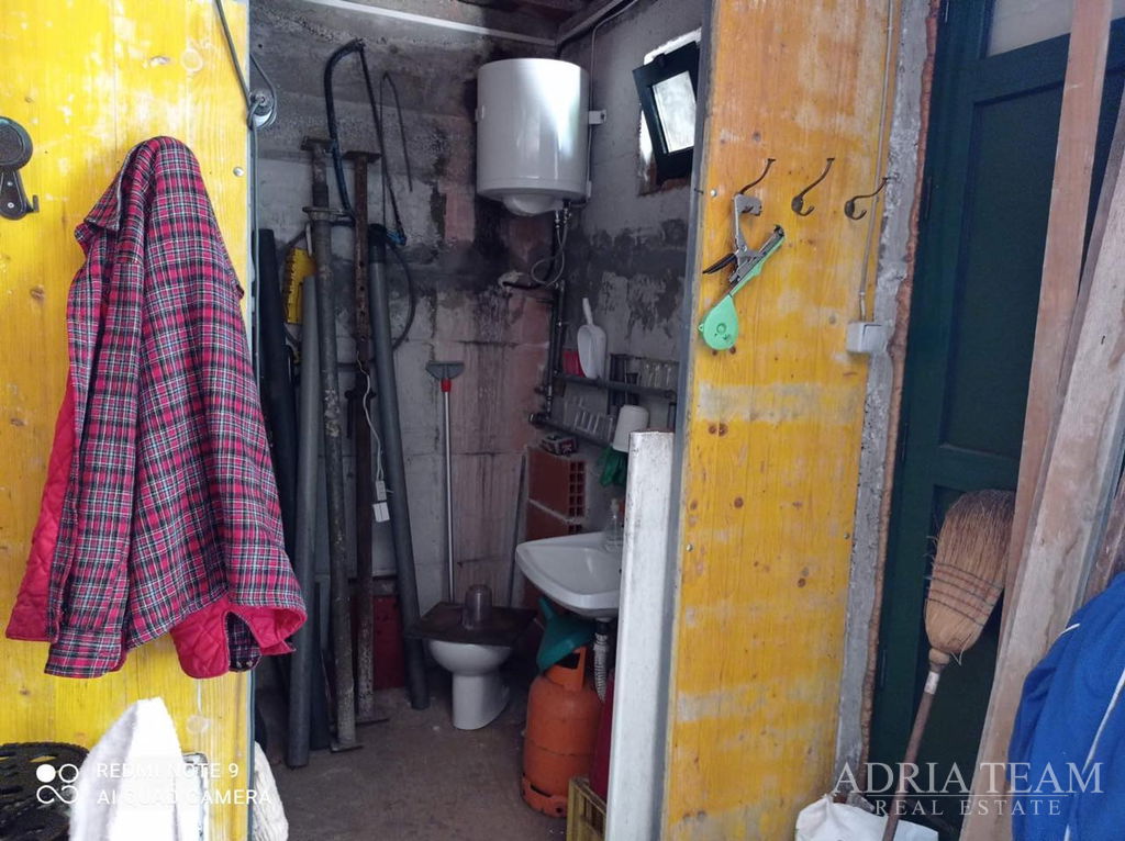 LAND WITH TAVERN AND GARAGE – QUIET LOCATION – PRIVLAKA, BILOTINJAK