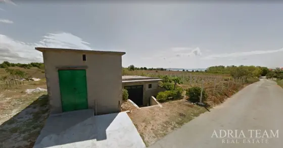 LAND WITH TAVERN AND GARAGE – QUIET LOCATION – PRIVLAKA, BILOTINJAK property for sale