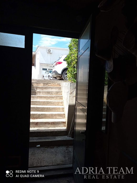 LAND WITH TAVERN AND GARAGE – QUIET LOCATION – PRIVLAKA, BILOTINJAK