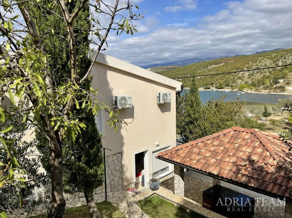 FAMILY HOUSE WITH POOL – FIRST ROW TO THE SEA – MEKA DRAGA, OBROVAC