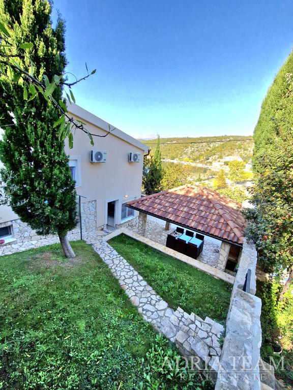 FAMILY HOUSE WITH POOL – FIRST ROW TO THE SEA – MEKA DRAGA, OBROVAC