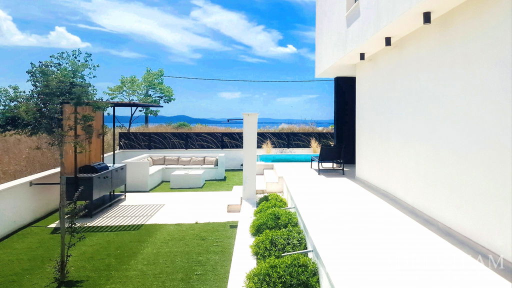 LUXURY VILLA WITH POOL – NEW BUILD – PRIME LOCATION – KOŽINO