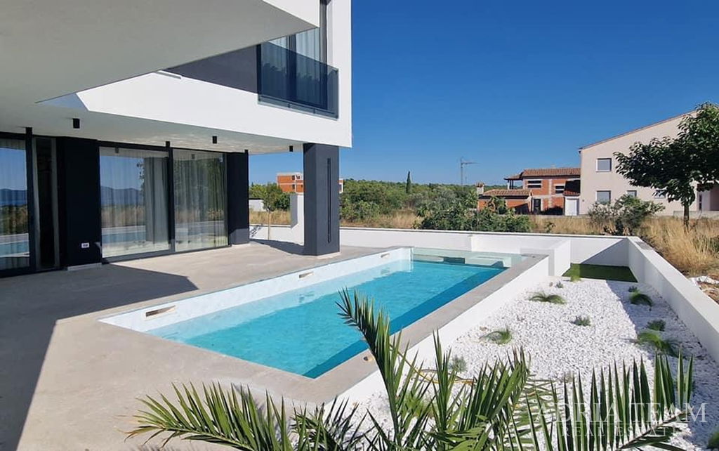 LUXURY VILLA WITH POOL – NEW BUILD – PRIME LOCATION – KOŽINO
