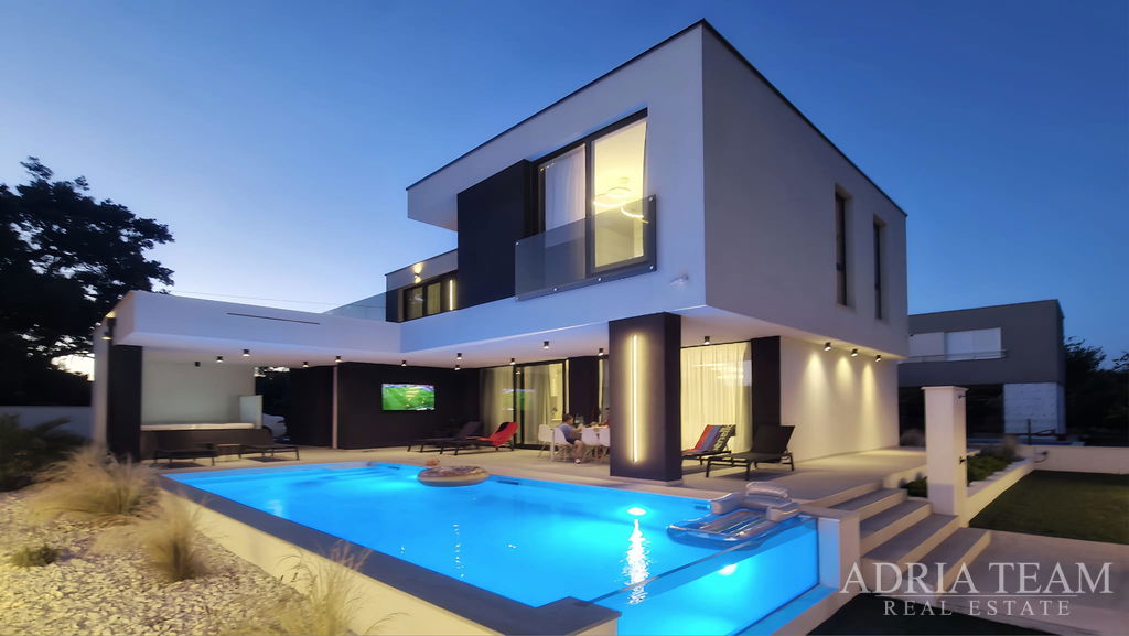LUXURY VILLA WITH POOL – NEW BUILD – PRIME LOCATION – KOŽINO