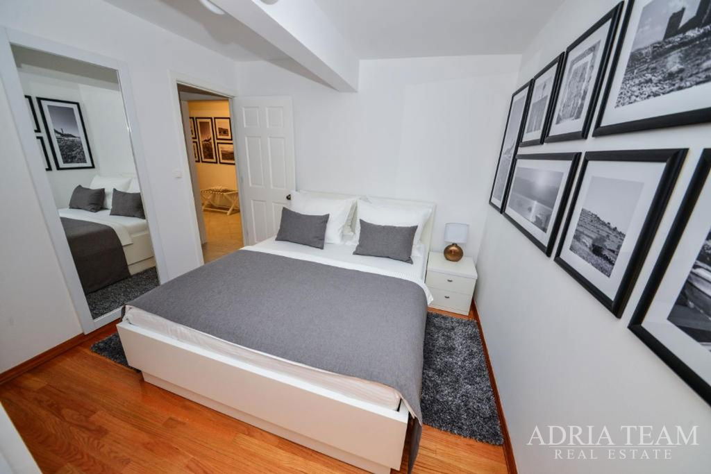 VILLA WITH POOL – SECOND ROW FROM THE SEA – VIR