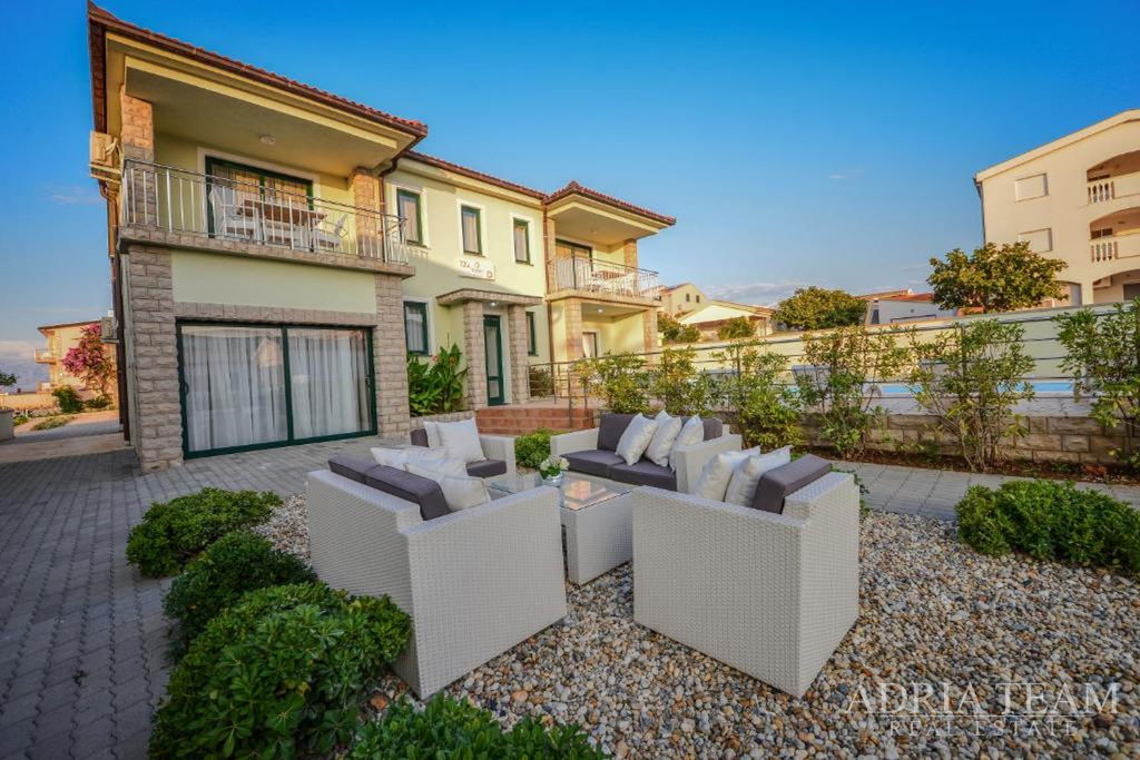 VILLA WITH POOL – SECOND ROW FROM THE SEA – VIR