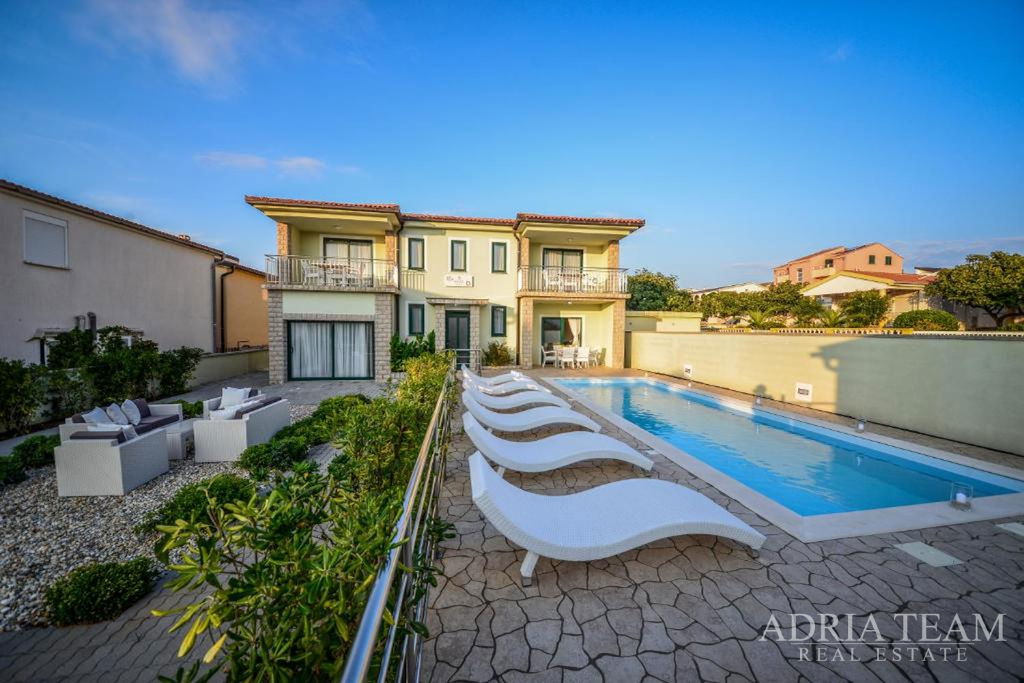 VILLA WITH POOL – SECOND ROW FROM THE SEA – VIR