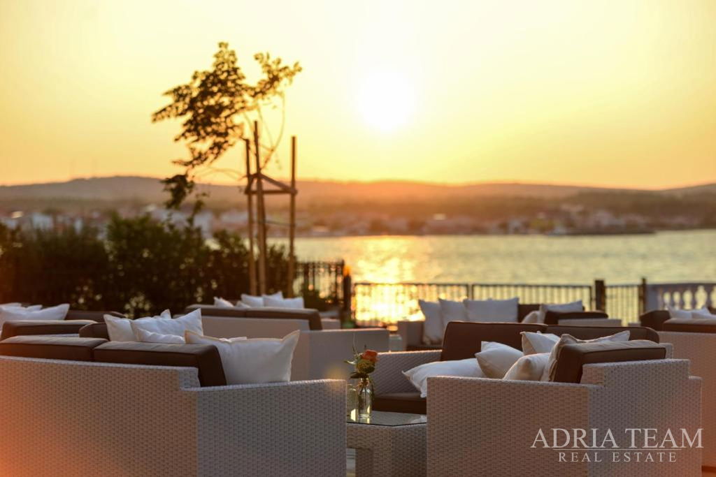 VILLA WITH POOL – SECOND ROW FROM THE SEA – VIR