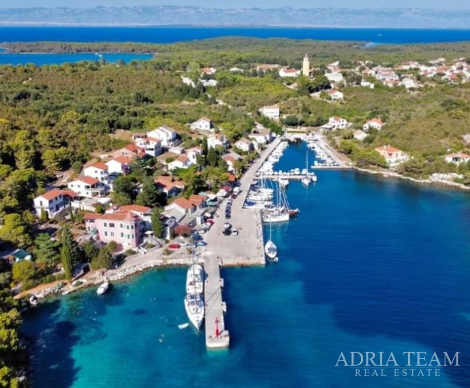 BUILDING LAND WITH SEA VIEW - MOLAT
