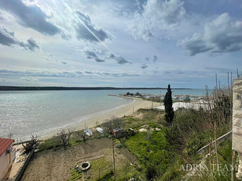 BUILDING LAND WITH PERMIT FOR VILLA WITH POOL -  LJUBAČ, RAŽANAC